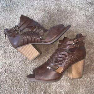 CloudWalkers by Avenue Kiera Brown Perp Toe Booties Size 8.5